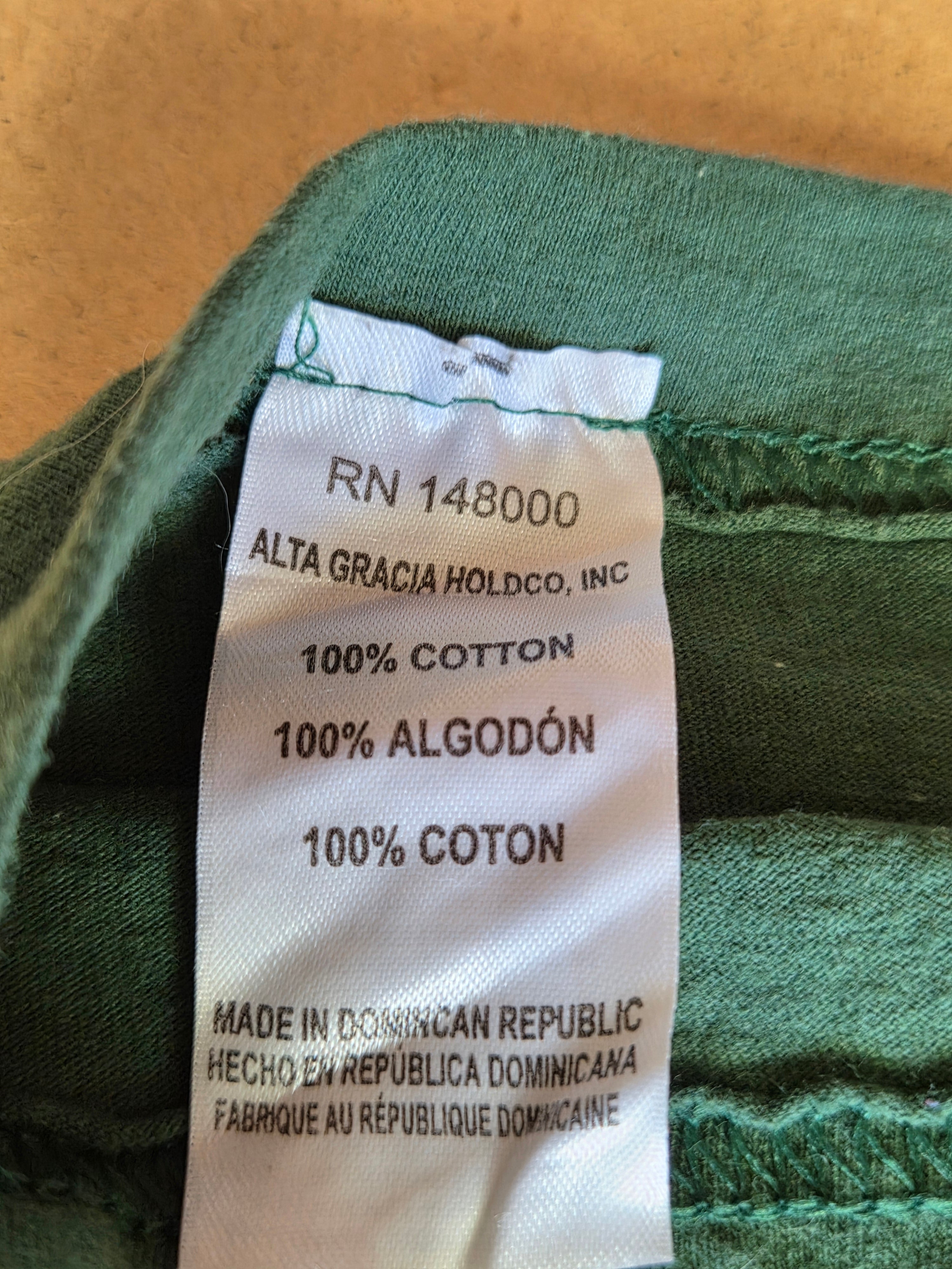 T-shirt Alta Gracia Vert Forêt — Life Changing Apparel 100% Coton — M — Made in Dominican Republic — Très bon état