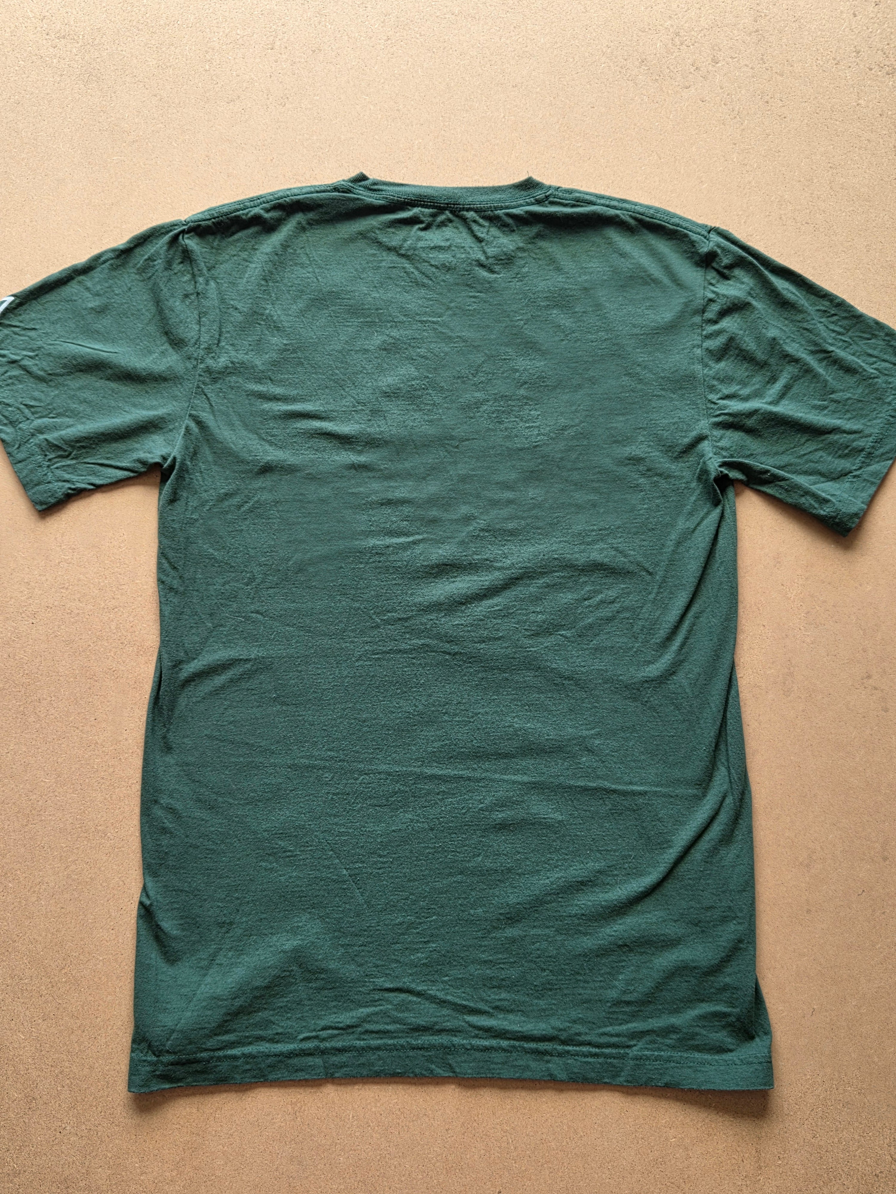 T-shirt Alta Gracia Vert Forêt — Life Changing Apparel 100% Coton — M — Made in Dominican Republic — Très bon état
