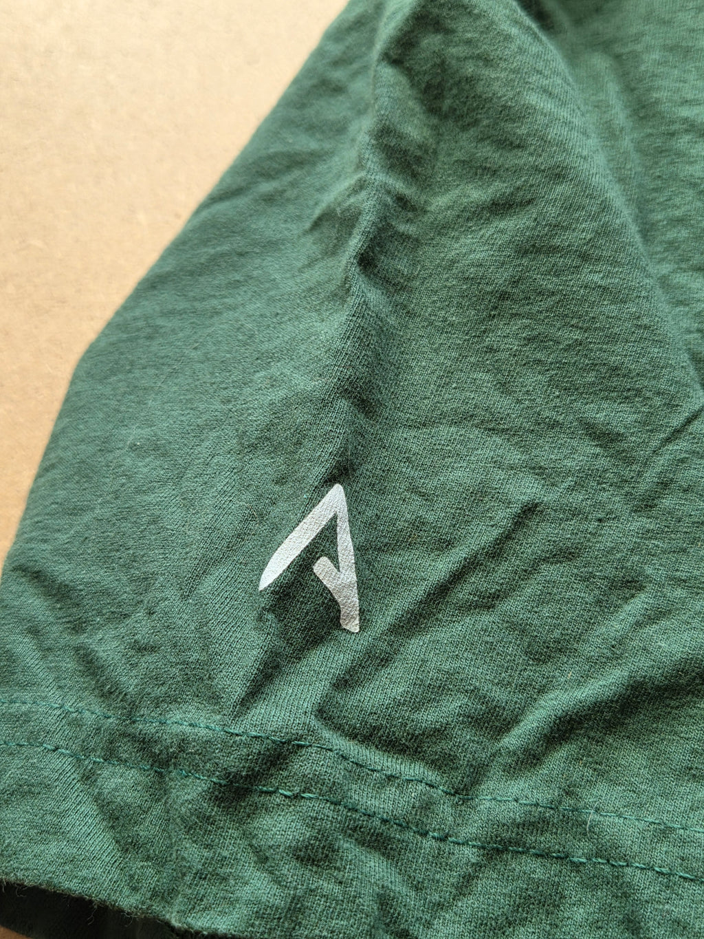 T-shirt Alta Gracia Vert Forêt — Life Changing Apparel 100% Coton — M — Made in Dominican Republic — Très bon état