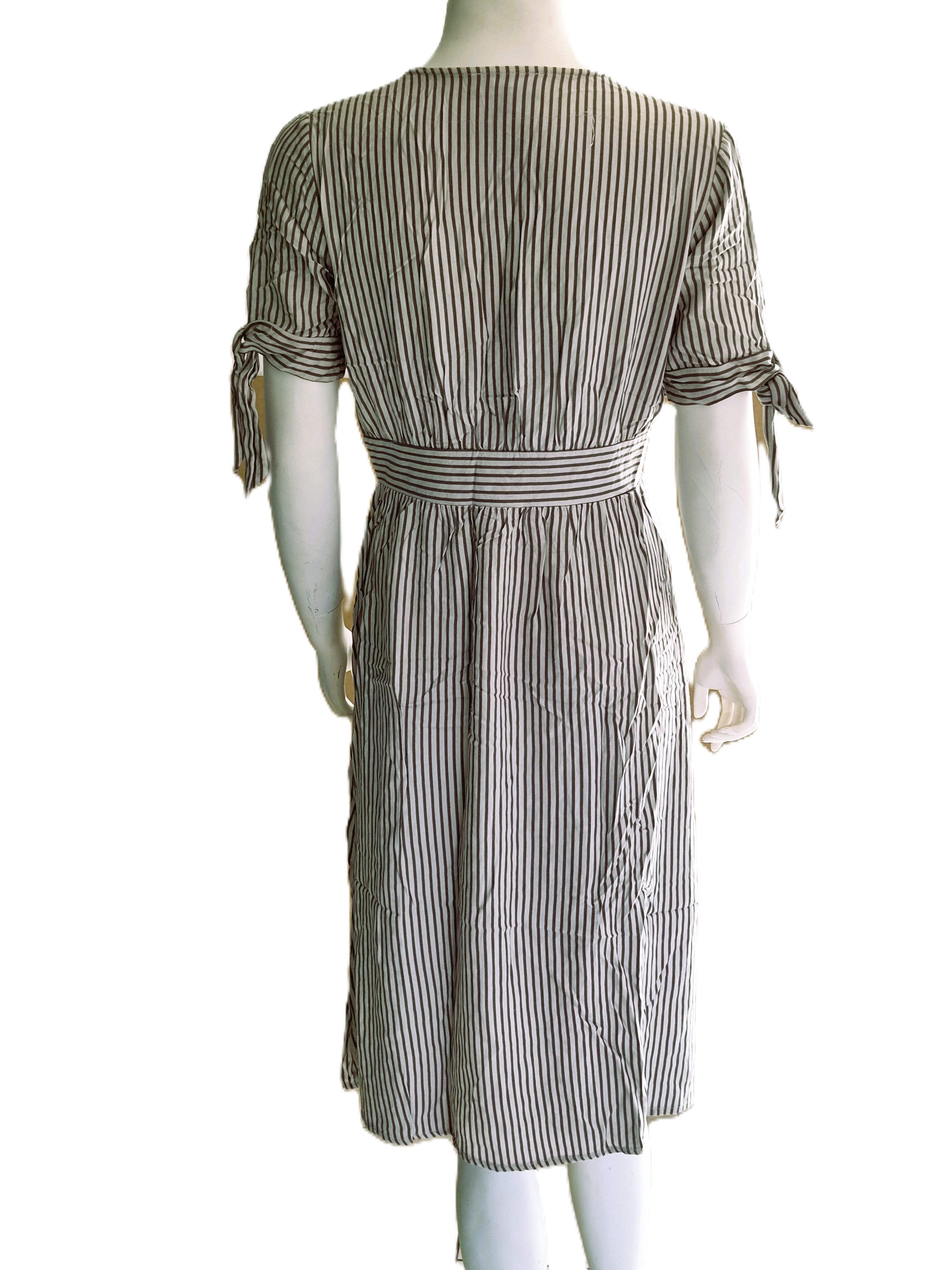 Robe Lulus Rayures Grises Crème — Col V Cache-Cœur Manches Nouées Ceinture Boutons — S (XS/S) — 100% Rayon — Très bon état