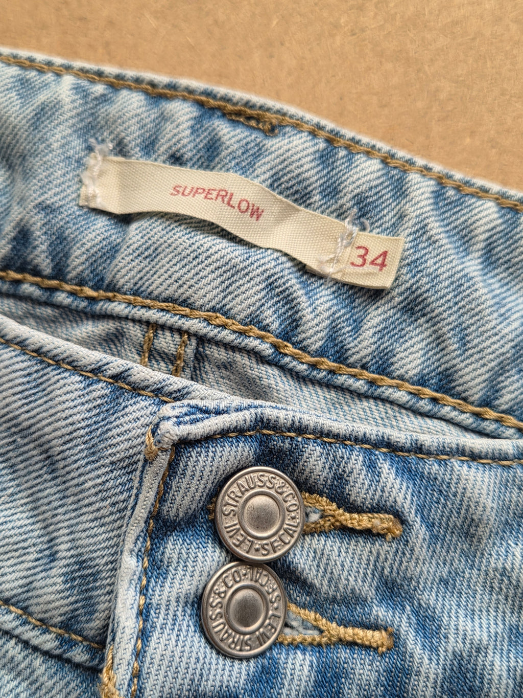 Jean Levi's Superlow Vintage Bleu Clair – Coupe Large Wide Leg (Bas Effilochés) Taille 44 FR