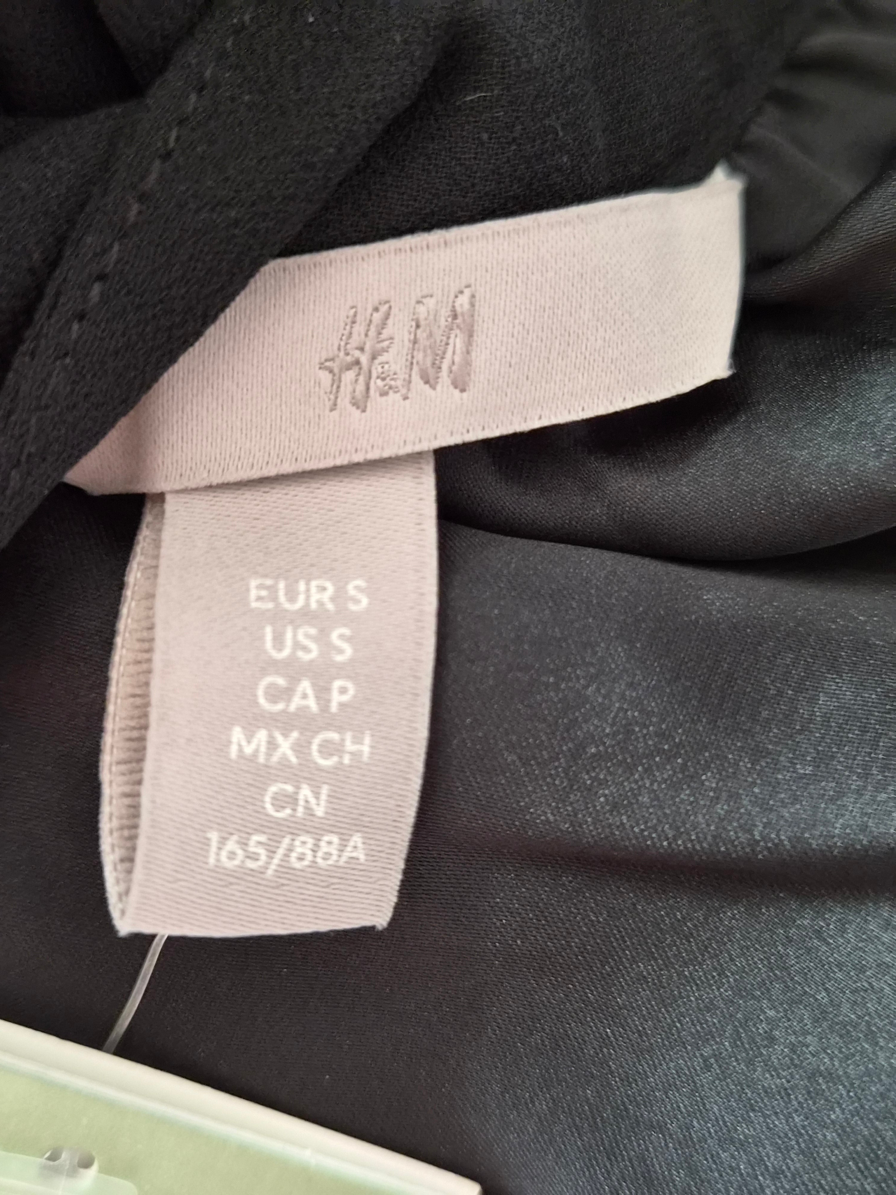 Robe H&M - étiquette taille EUR S / US S / CA P / MX CH / CN 165/88A
