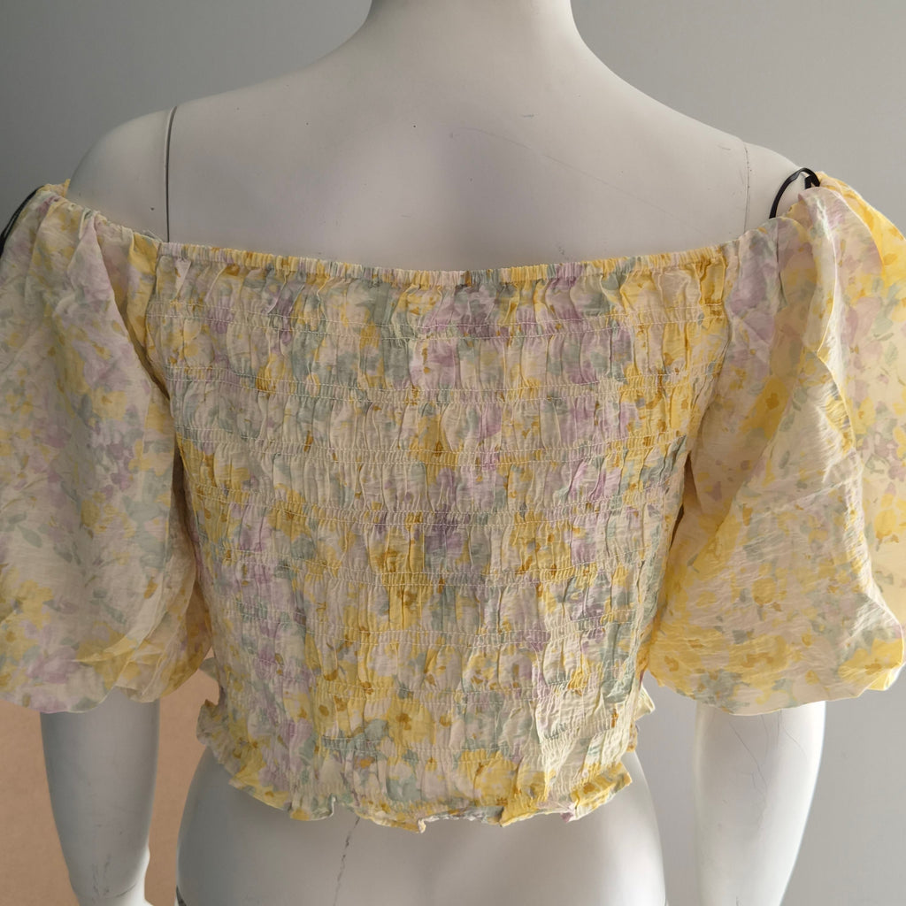 Crop top H&M - vue de dos sur mannequin