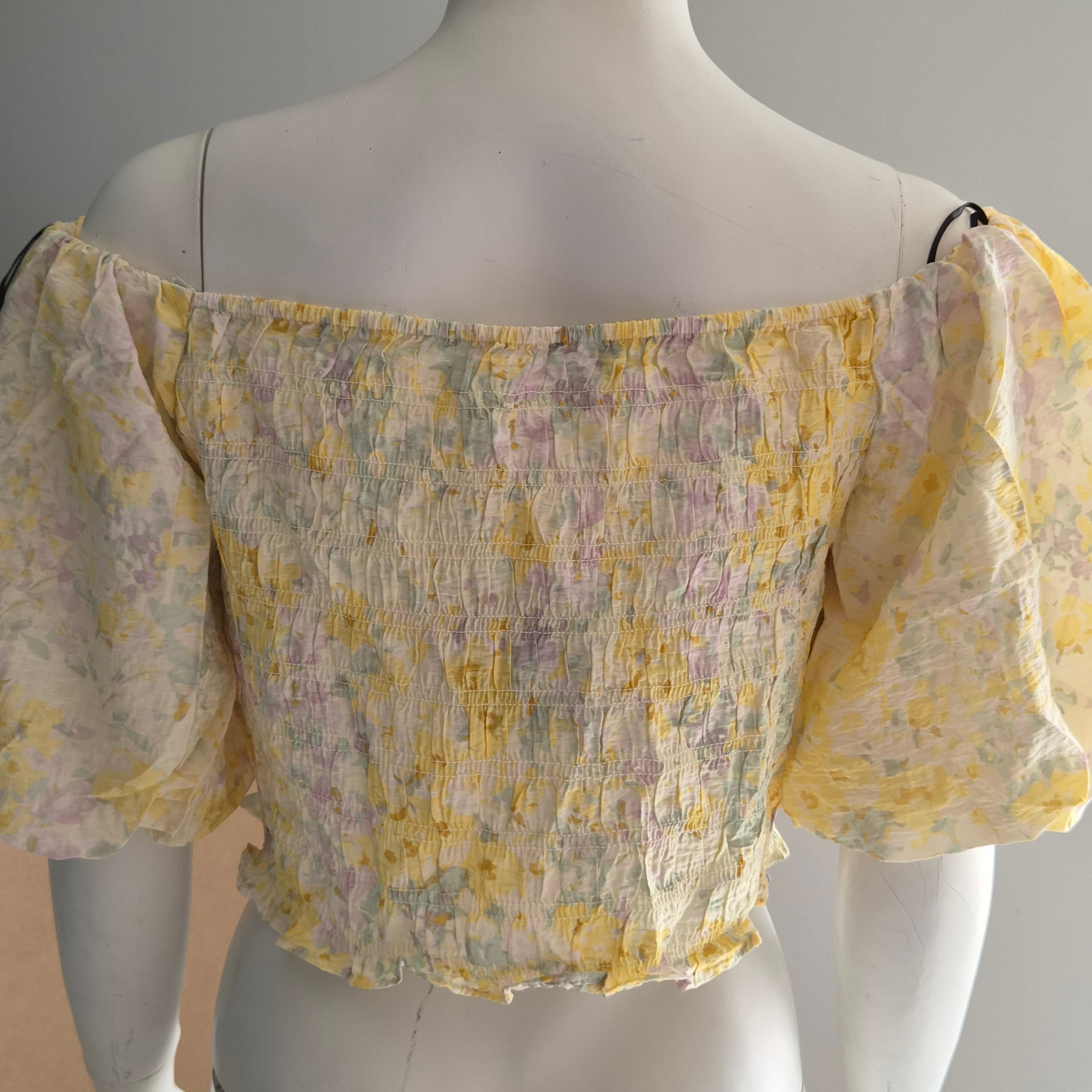 Crop top H&M - vue de dos sur mannequin