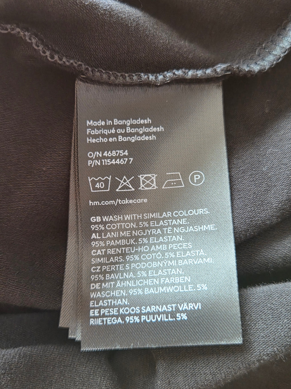Robe H&M DIVIDED - étiquette composition 95% coton 5% élasthane, Made in Bangladesh