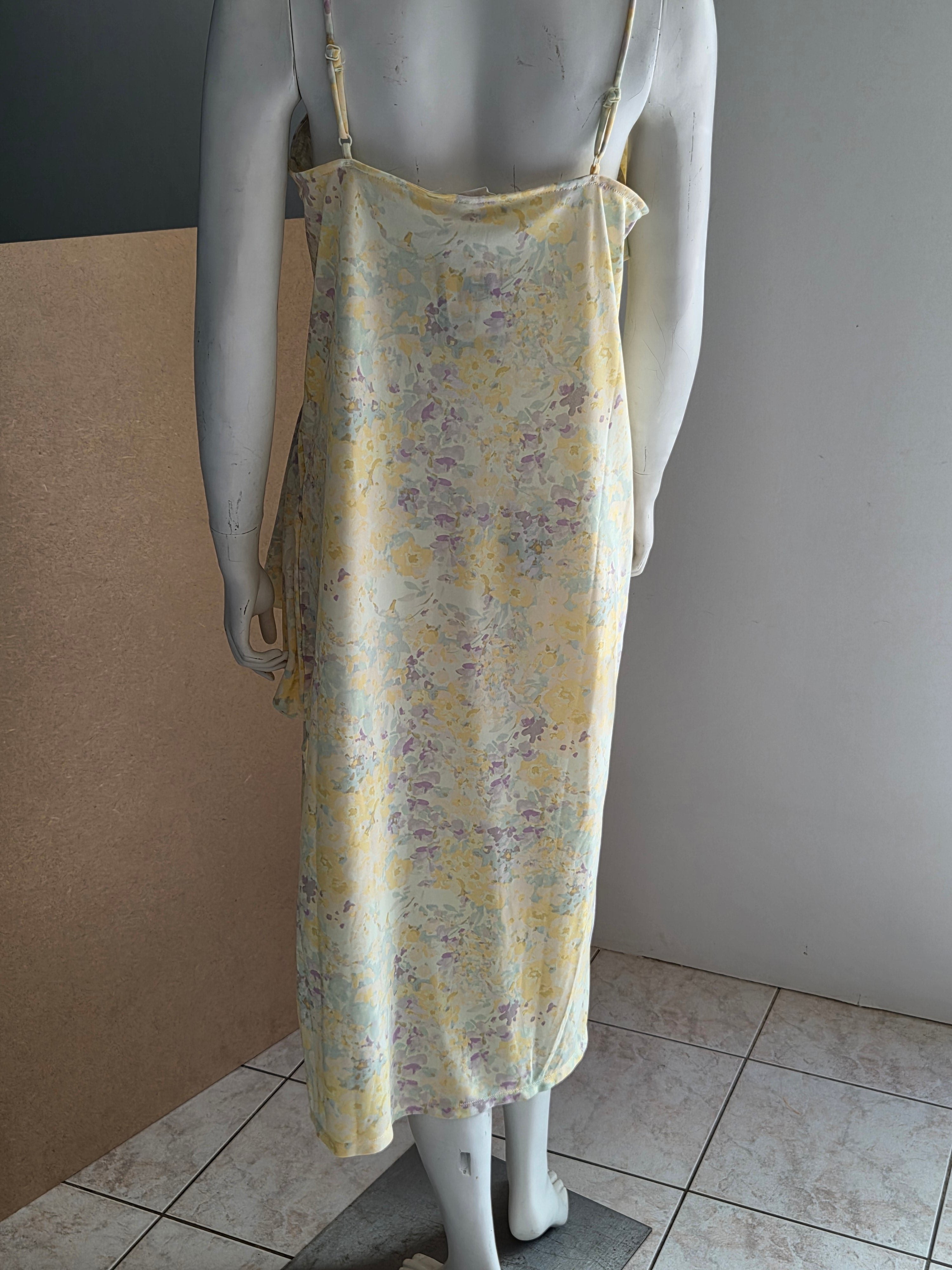 Robe H&M slip dress florale - vue de dos sur mannequin
