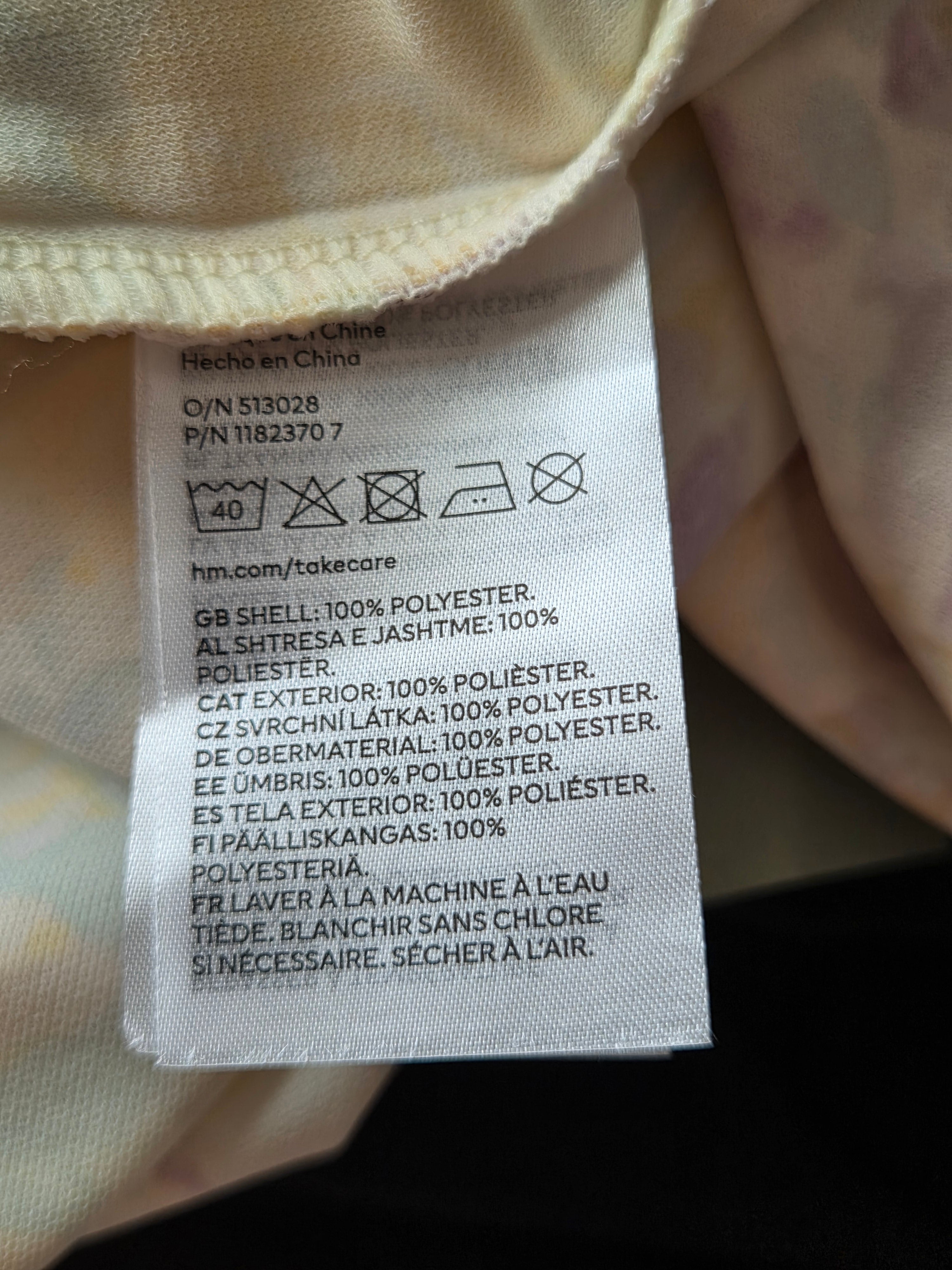 Robe H&M - étiquette composition 100% polyester, Made in China