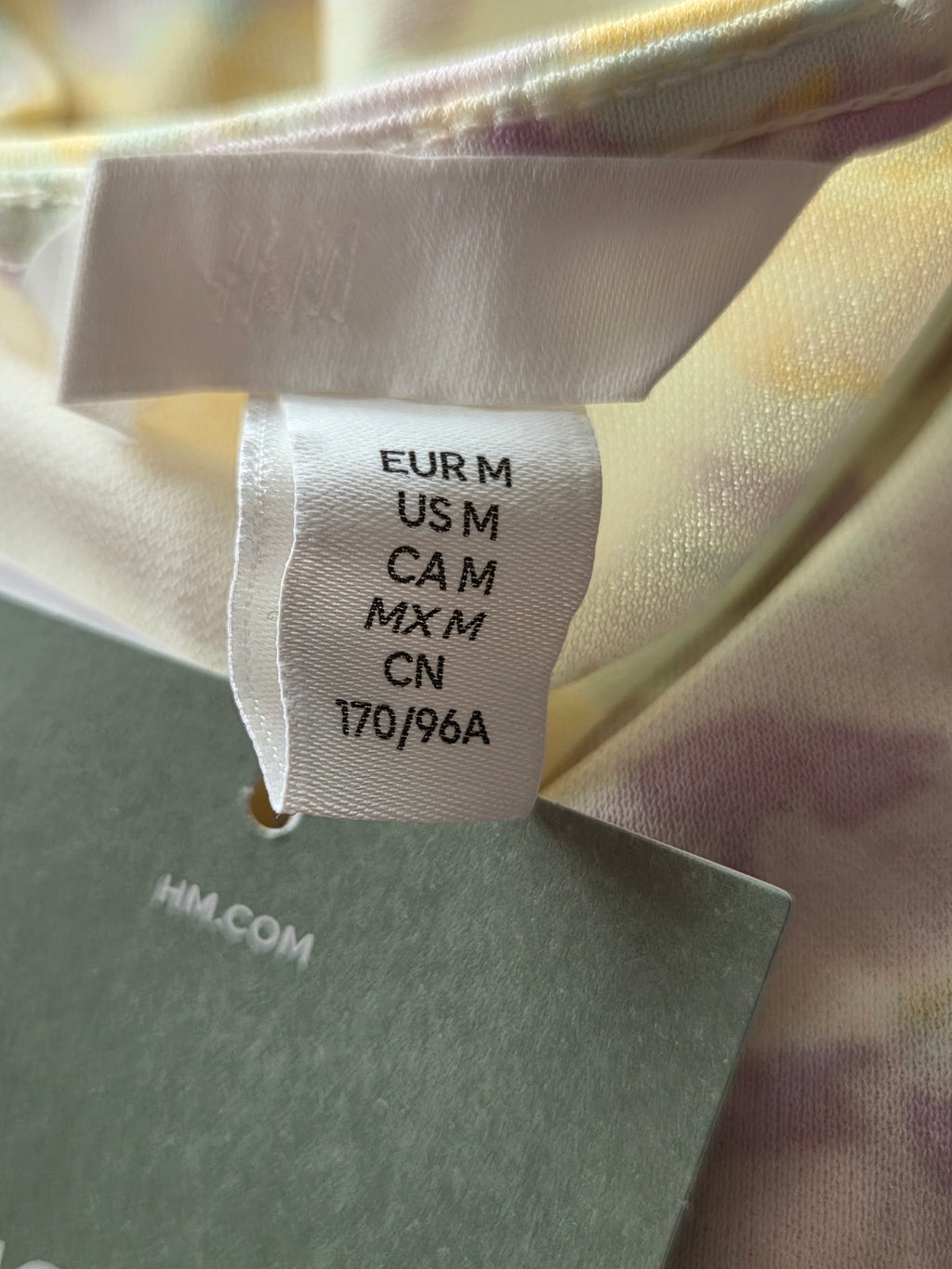 Robe H&M - étiquette taille EUR M / US M / CA M / MX M / CN 170/96A avec étiquette neuve HM.COM