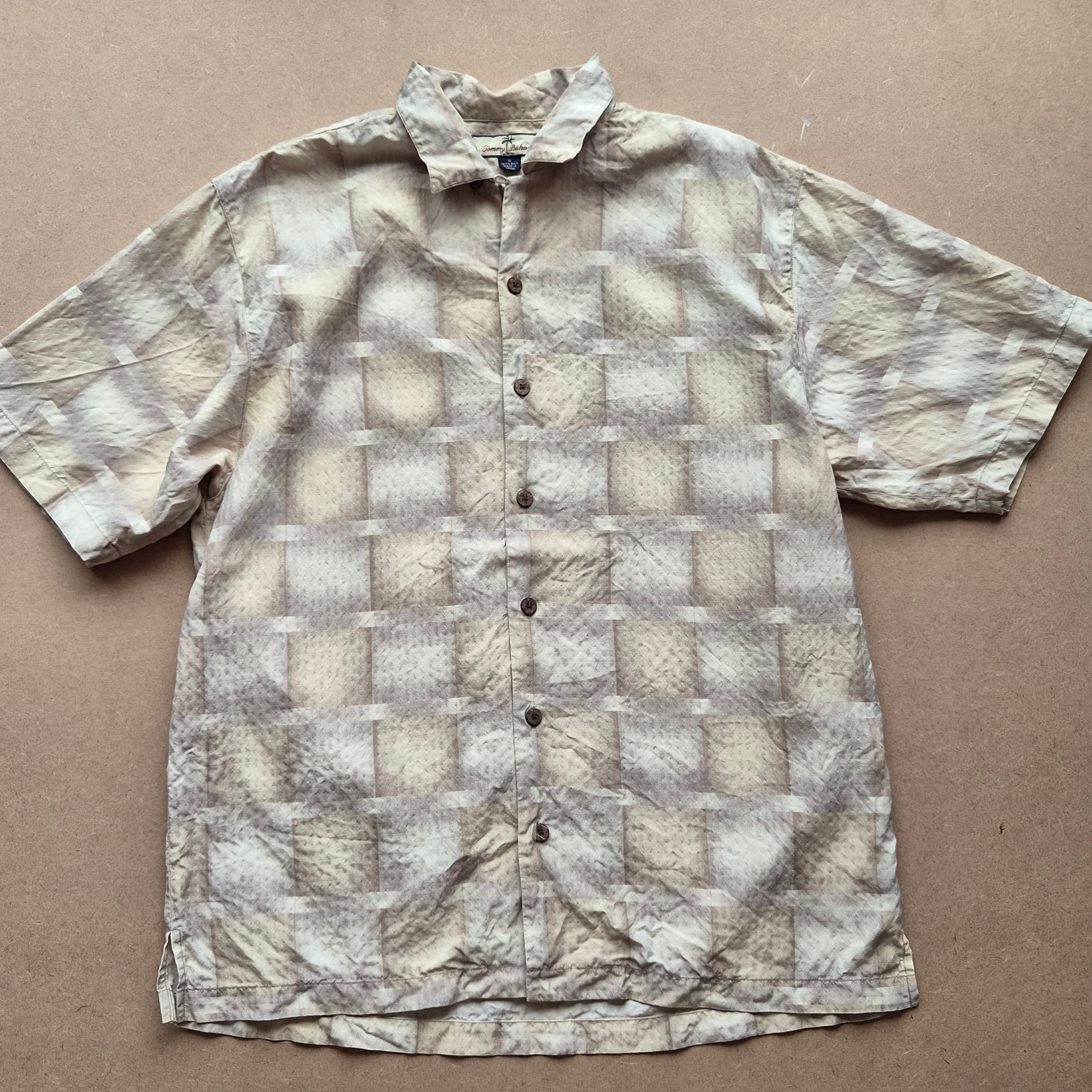 Chemise hawaïenne vintage Tommy Bahama - motif géométrique abstrait tons beige crème - 100% soie - taille M