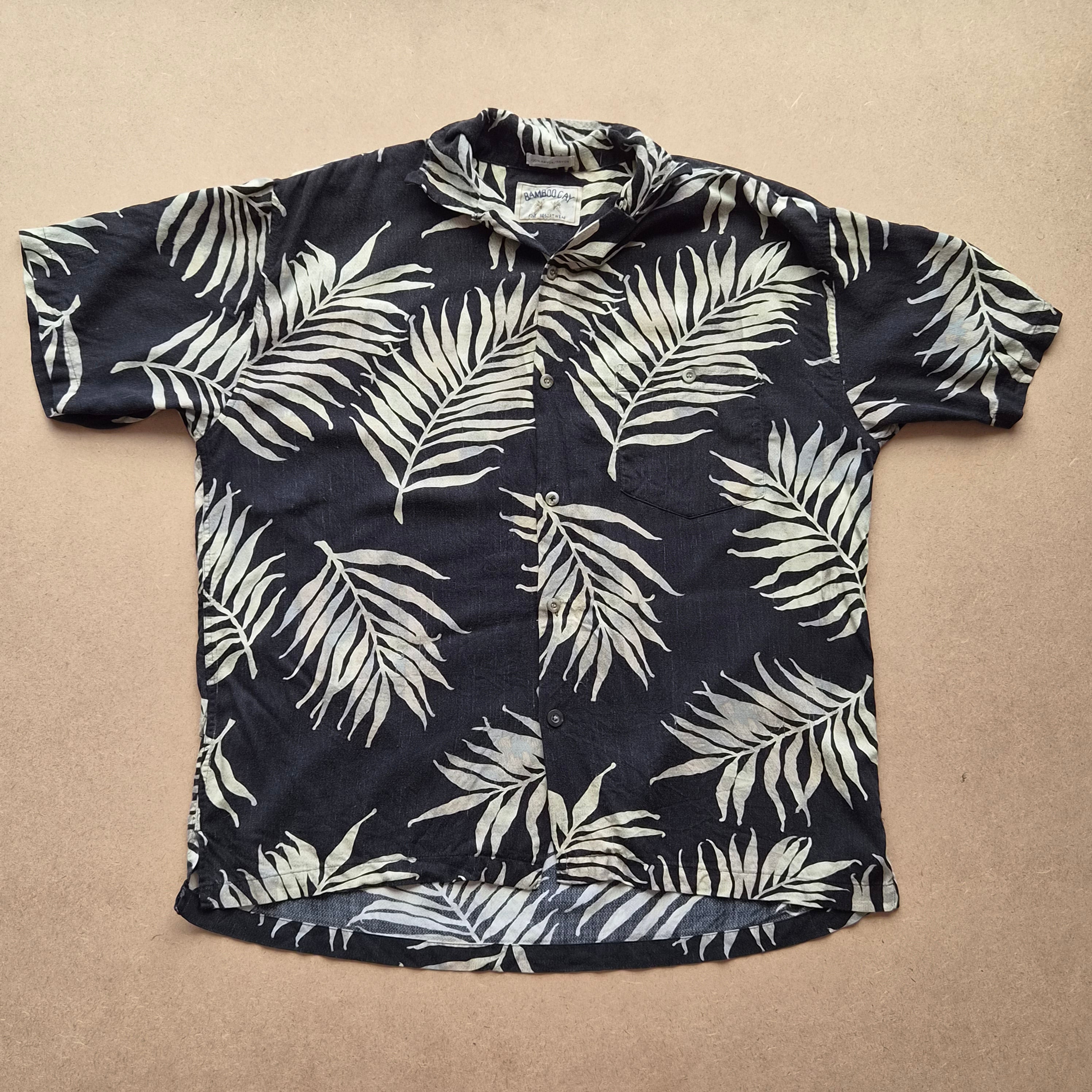 Chemise hawaïenne vintage Bamboo Cay - feuilles de palmier blanc sur fond noir - taille XL