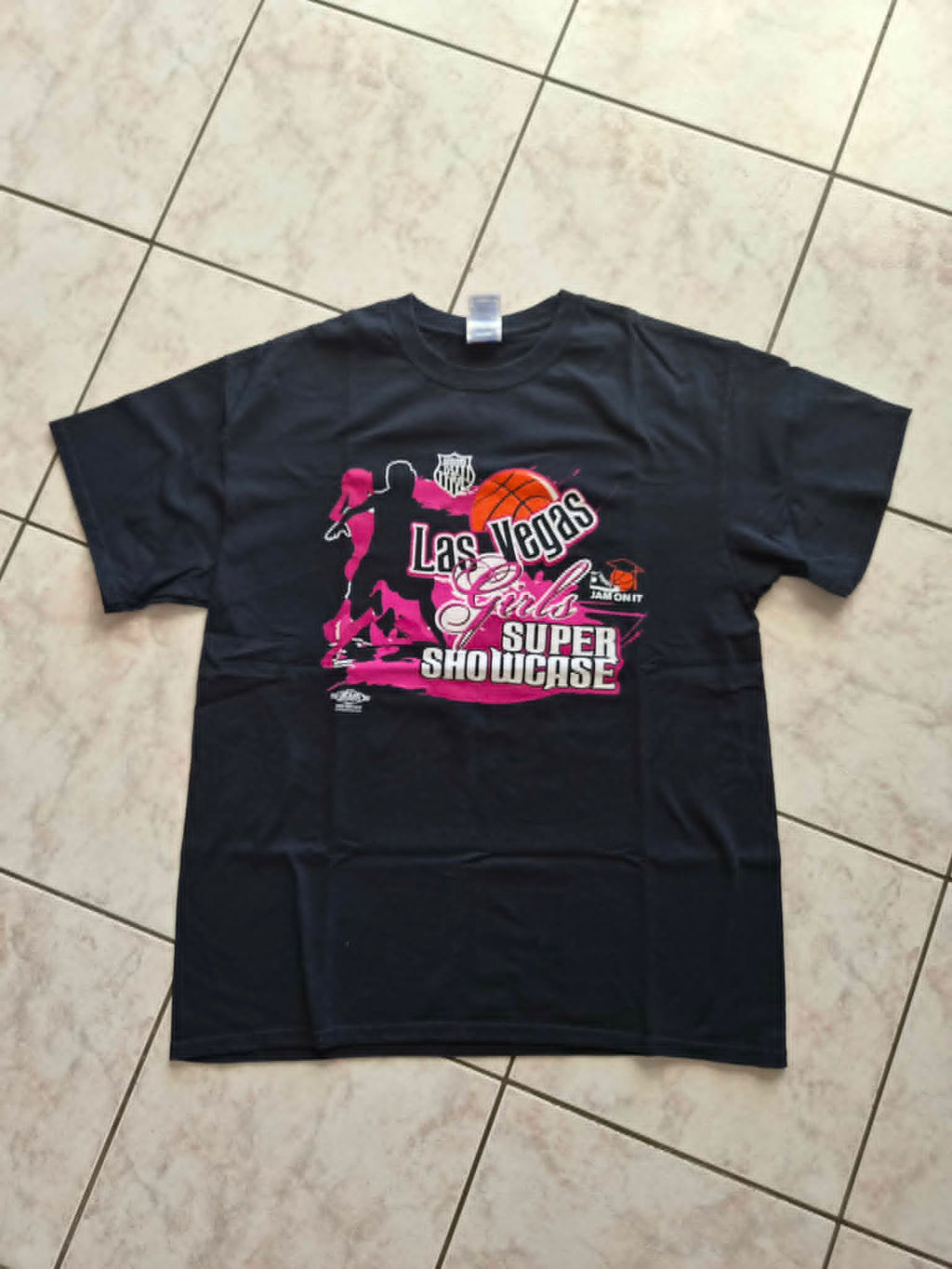 T-shirt Las Vegas Girls Super Showcase Basketball — Gildan Ultra Cotton — L — Très bon état