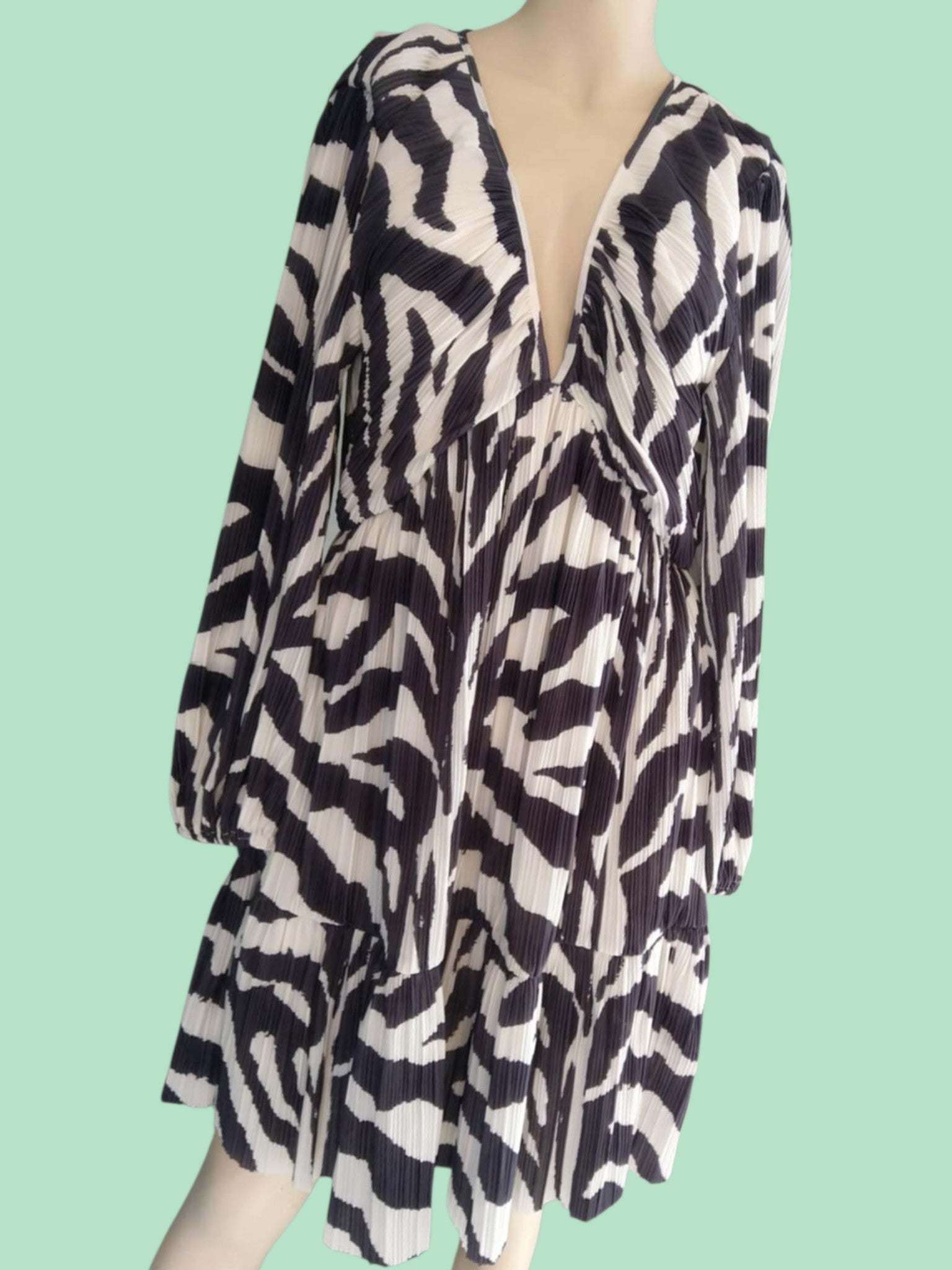 Robe H&M Zébrée Noir & Blanc — Col V Plongeant Manches Bouffantes — L — Neuve avec étiquette